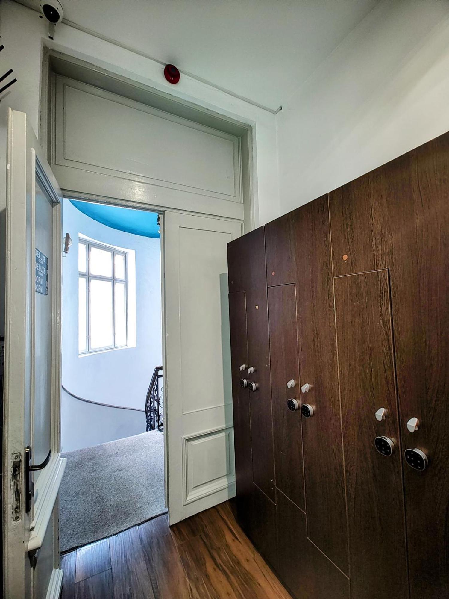 Antique Hostel Bukarest Kültér fotó