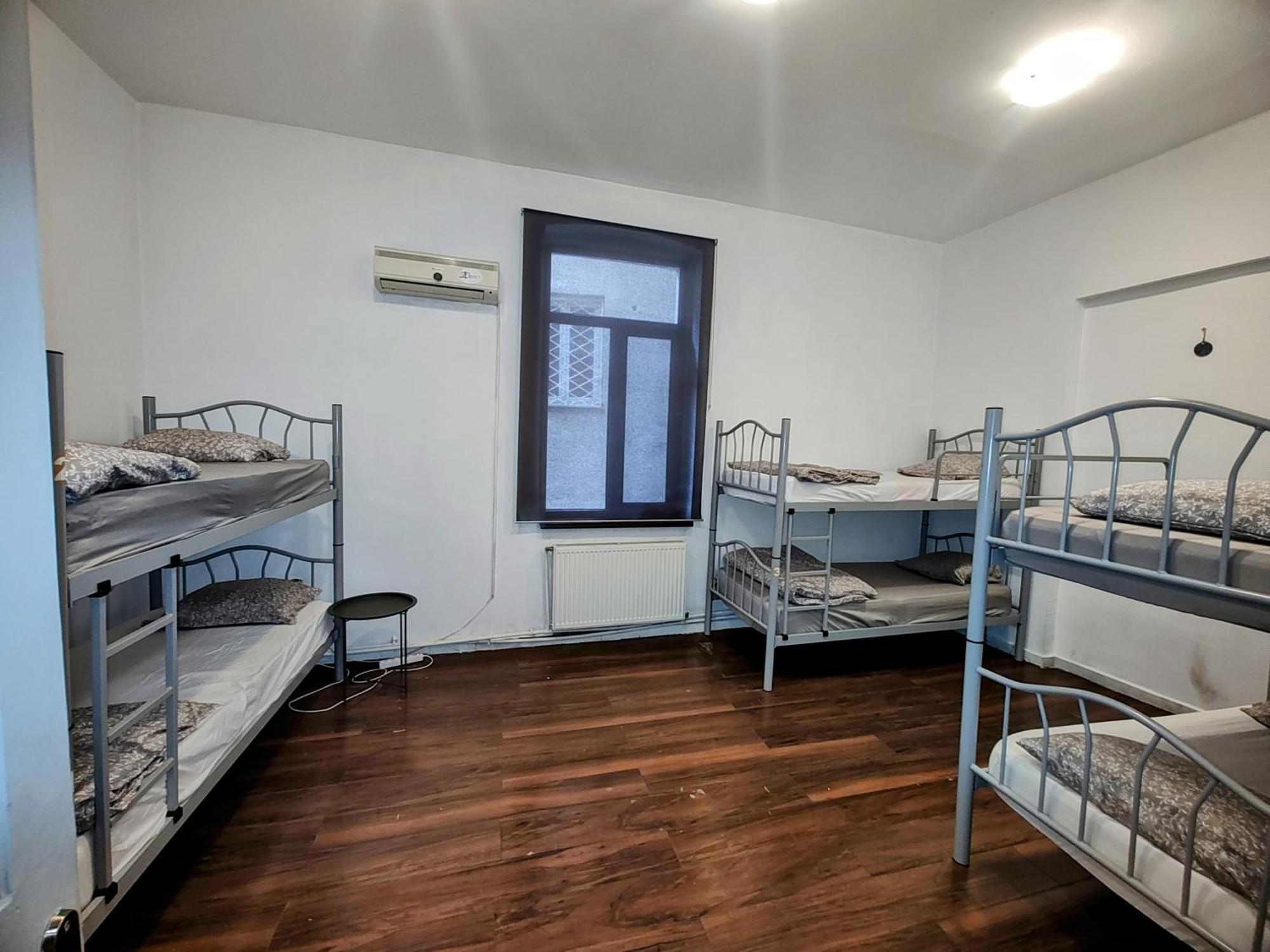 Antique Hostel Bukarest Kültér fotó