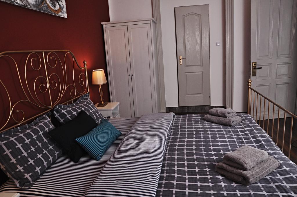 Antique Hostel Bukarest Szoba fotó