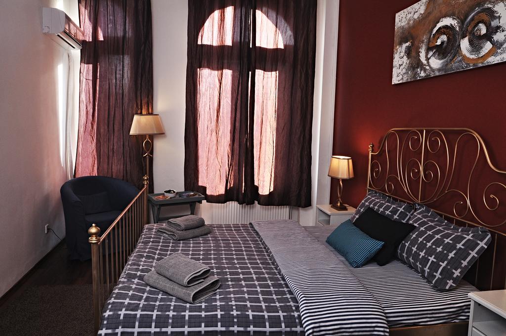 Antique Hostel Bukarest Szoba fotó