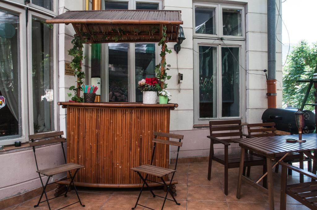 Antique Hostel Bukarest Szoba fotó